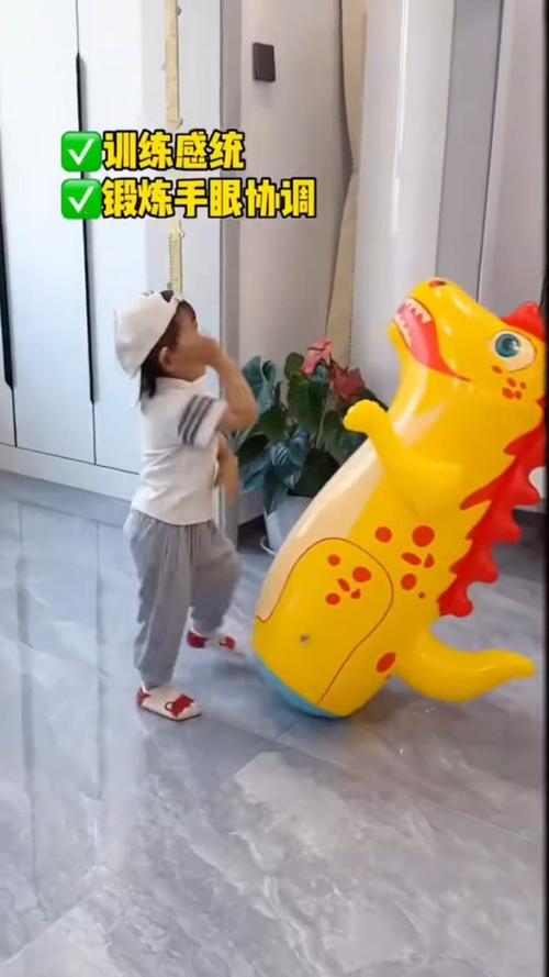 充氣不倒翁寶寶拳擊恐龍 0歲起益智玩具的多重樂趣